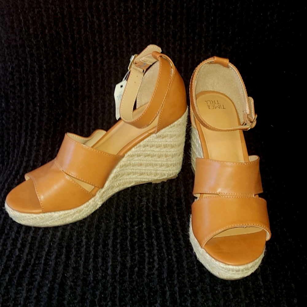 NWT brown wedge sandals
